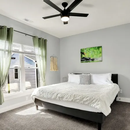 Modern & Spacious Downtown Master Suite Palace!
