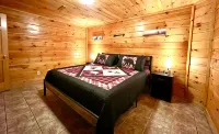 Amazing 4Br Cabin -HT, Fire Pit & Game Room-10 Mins from PF - 부티크