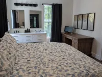 Upscale 2 Bed/2.5 Bath w/Lighted Pickleball Court&Fiber Internet Near the Dragon - con encanto