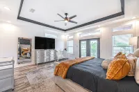 Downtown Houston Escape 3Br Modern Home + Heated Pool - مسبح خاص