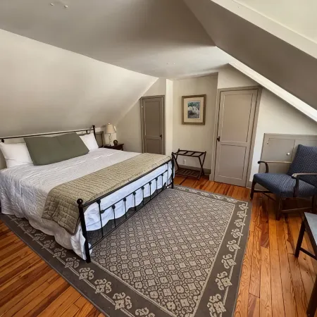 Charming 3-bedroom cottage with WiFi and AC in Hot Springs