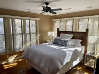 All 5 Star Reviews! Walk to Lake, Dining & Coffee. Private Hot Tub, Assoc Pool. - 4-Star