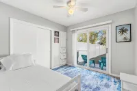 Lobster Louie's Inn - Cozy 2/1 Mins from Beaches. Fenced yard. Pet Friendly. - Wifi