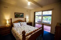 Maeburn Cottages - Self-contained Lakeside Getaway - 4-Star