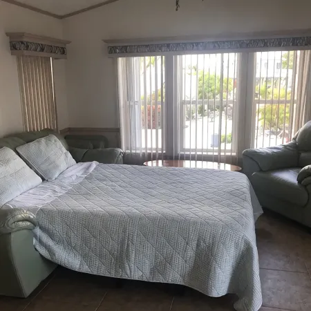 Wonderful Chalet, with Terrace & Private Patio – 20 miles from Key West.