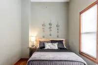 Downtown Bungalow | Fully Updated | Best KC Views - Bintang 2