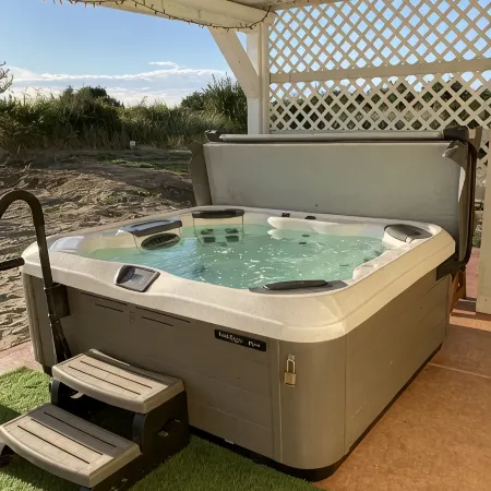 Family Fun Near Ocean Shores—Hot Tub, Elevator & Easy Dune Walk to Beach