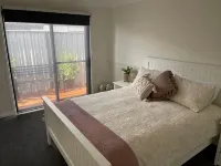 5 minute walk to Beach and close to Dromana - Wi-Fi