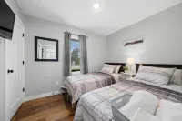 Completely Remodeled Home directly behind the Kenyon Sports Center - 4-Star
