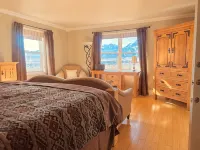 Near Chico Hot Springs, Hot Tub, 2 Fireplaces, IR Sauna, EV Charger, Foosball - Wifi