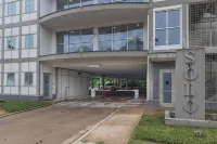 Modern Luxury Downtown Condo - 4-Star