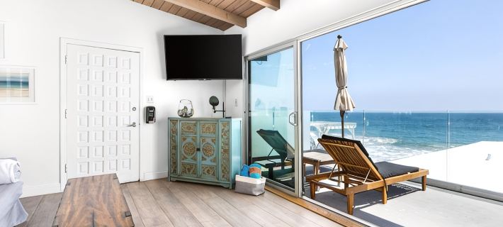 Modern Malibu Road Oceanfront Beach House with AC マリブのホテル