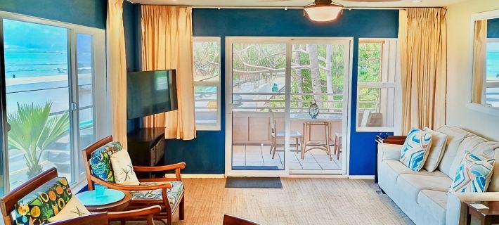 New Central AC! Oceanfront Steps from the Beach, with Pool, Jacuzzi, & BBQ. โรงแรมในคีเฮ