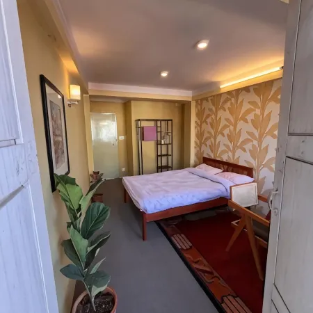 Rich Red Carpet room with a Boudha view Balcony Отели рядом с достопримечательностью «Боудханат Ступа»