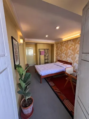 Rich Red Carpet room with a Boudha view Balcony - Apartemen