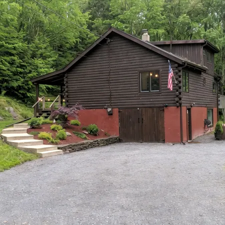 Cabin Eight-Oh-Five