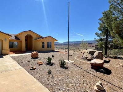 Spacious home with panoramic views of Zion National Park! Come & visit!