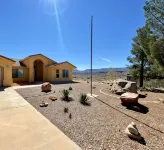 Spacious home with panoramic views of Zion National Park! Come & visit! - Wi-Fi