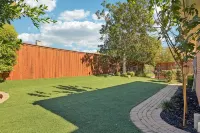 Luxurious, spacious, private- yet close to all of DFW's finest attractions. - Homestays