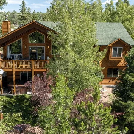Purple Mountain Chalet - Hot Tub! - Views! - Playground! - Gameroom!