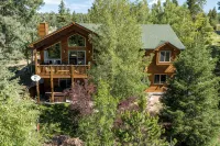 Purple Mountain Chalet - Hot Tub! - Views! - Playground! - Gameroom! - balcony