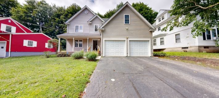 Spacious 4-bedroom house in charming Worcester with AC, WiFi Hotels in Worcester