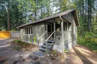"UpRiver Nest" - Cabin on the Mckenzie River in Oregon - Hytter