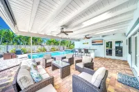 Heated Pool + Hot Tub! Close To Beach & Shops! - Homestays