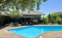 Luxury Living in a Country Setting and Minutes to Lubbock! - 4-Star