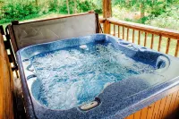 "Sweet Life" Log Cabin Creekside, Trout Fishing, Foosball, Hot Tub and Firepit - Chalets