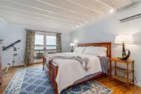 Totally remodeled year round LAKEFRONT home with stunning views of Lake Bomoseen - Wifi