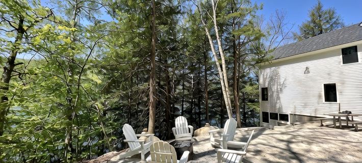 Camp Amherst: Ski and Lakeside Retreat. Killington/Okemo, Firepit, private dock! Ξενοδοχεία στην πόλη Windsor County