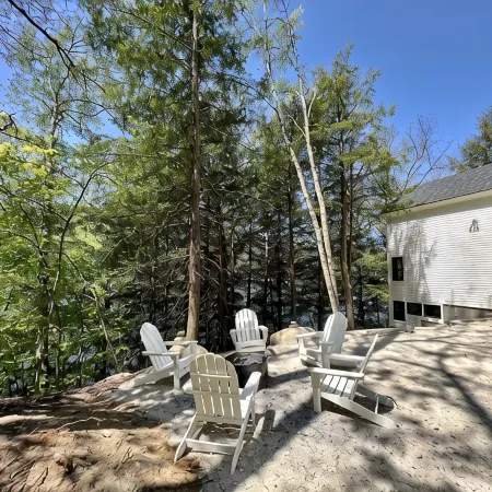 Camp Amherst: Ski and Lakeside Retreat. Killington/Okemo, Firepit, private dock!