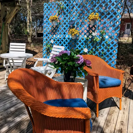 HEY, GET A ROOM! Couples Getaway : Bikes, beach chairs, umbrella :Central locale