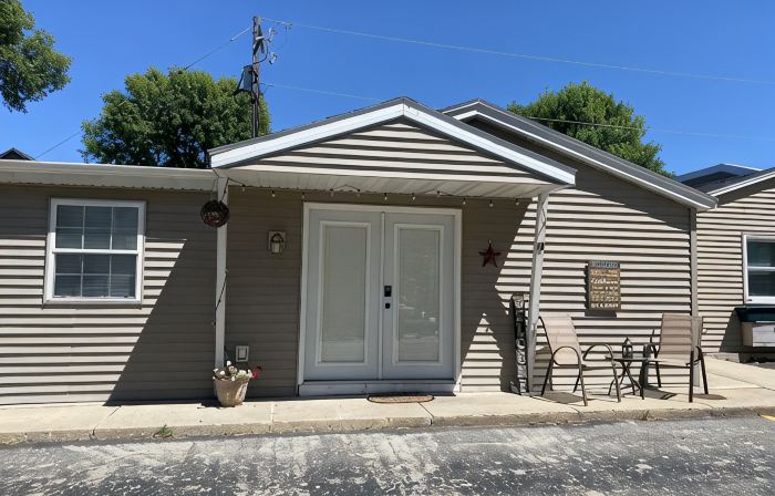 Beautiful Condo on the shore of Green Bay!  Short drive to Green Bay & Door Co.