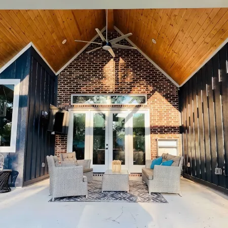 Four Bedroom Downtown Tomball Cottage