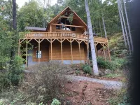 Lovely Log Cabin-15 Min to Asheville! 20 Min to Biltmore! Local breweries abound - 木屋