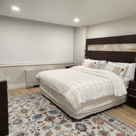 Charming Penthouse of 2-bedroom apartment in Towson with AC, fitness room, WiFi