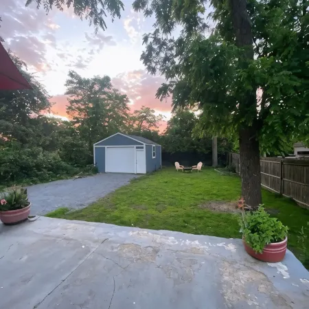 Charming Riverhead home with large outdoor patio & backyard  firepit