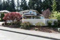 Wooded OasisA Modern & Cosy MIL Suite with a Private Hot Tub & Pool. - 3-Star