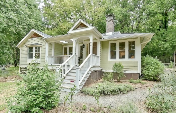 Quiet, elegant cottage just steps from downtown Pittsboro—minutes to Jordan Lake