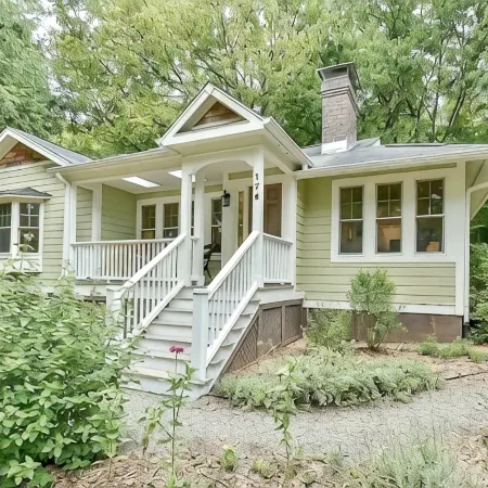 Quiet, elegant cottage just steps from downtown Pittsboro—minutes to Jordan Lake