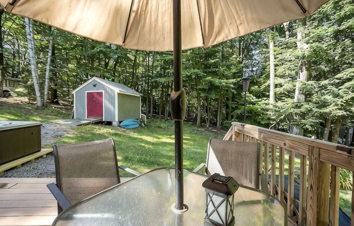 Cozy cottage with private HOT TUB, lake access, Gunstock mountain & fire pit