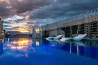 Cloud Dwelling Sky Pool Resort (Xishuangbanna West Shuangjing Xingguang Night Market Branch) - Pools