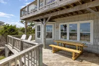 “Shore Thing” at our spacious Beachfront Oasis - WEST - Beach