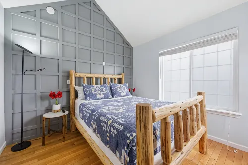 Cozy Queen, Private Bathroom and Entryway - Apartments