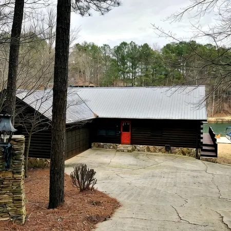 4 B/R, Flat Lot, Only a few Steps to the Water, Beautiful Lake Front, Quiet Cove
