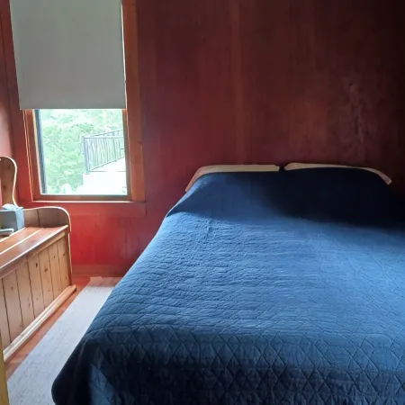 Peaceful 2-Bedroom Cabin on Lower Post Lake 랭레이드 카운티 호텔