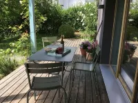 Ferienhaus mit Garten, Klarer Architektur und Puristischem Design - Homestays