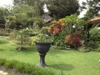 The Garden Family Guest House Powered by Cocotel - parking